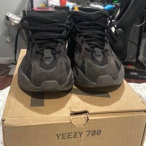 Yeezy 700 V2 Vantas